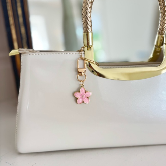 Flower bag Charm Keychain - Gold with White, Pink or Black - Picture 10 of 12